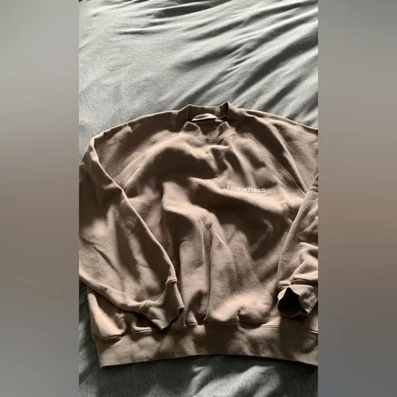 Size medium essentials crew - Picture 3 of 3